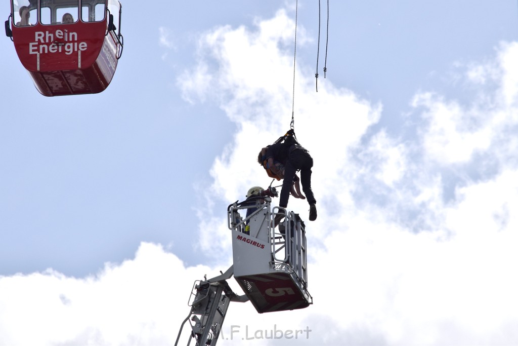 Koelner Seilbahn Gondel blieb haengen Koeln Linksrheinisch P146.JPG - Miklos Laubert